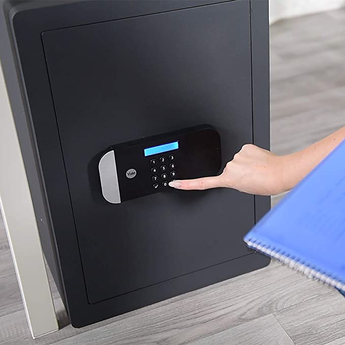 خزنة ييل الآلية ذات الأمان الأقصى (احترافية) YSEM-520-EG1 (أسود/أبيض) 36×52 سم 