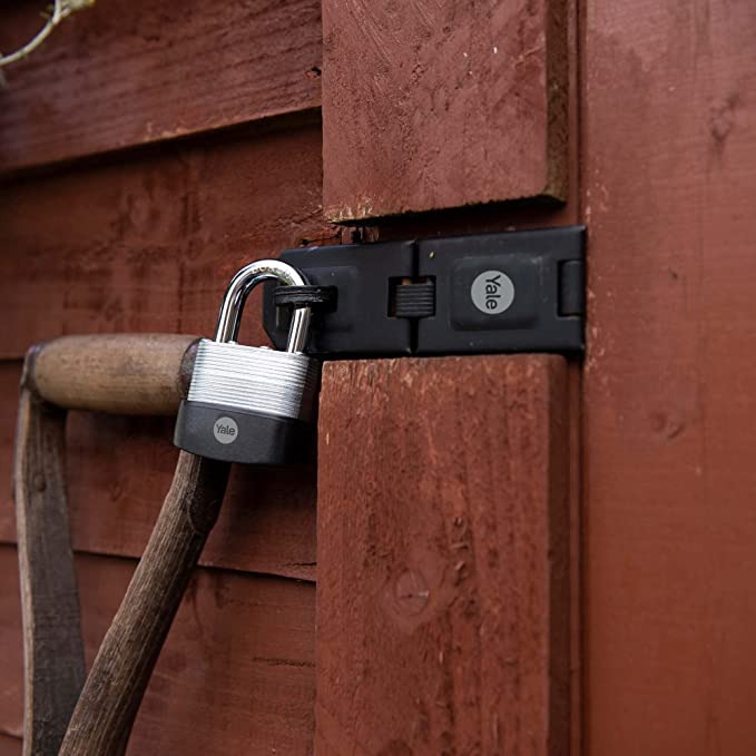 قفل Yale Y127B/55/129/1 - قفل مقاوم للعوامل الجوية من الفولاذ الرقائقي الواقي (55 مم) مع سلسلة من البورون بثلاثة مفاتيح