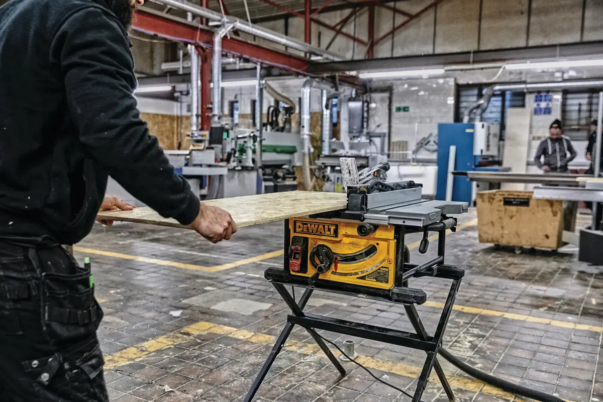Dewalt Table Saw 250mm 2000W DWE7492-QS