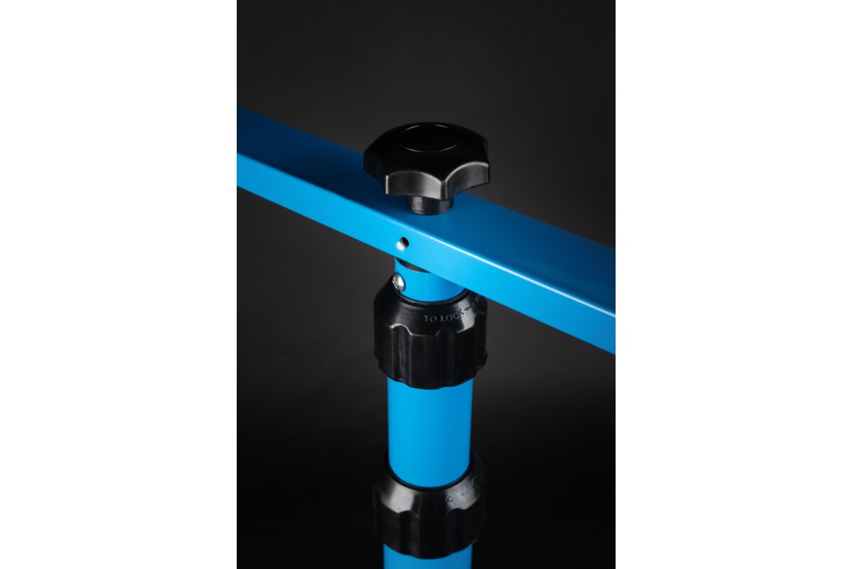 Two-arm tripod for floodlights