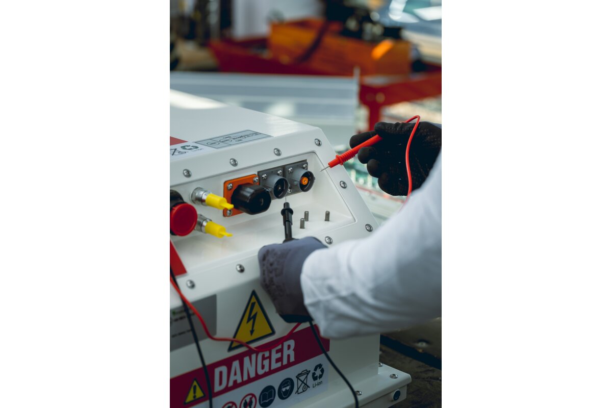 Hogert Digital universal multimeter