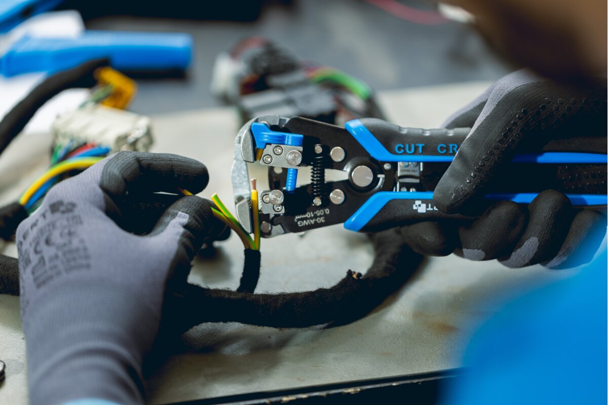 Hogert Automatic wire stripper