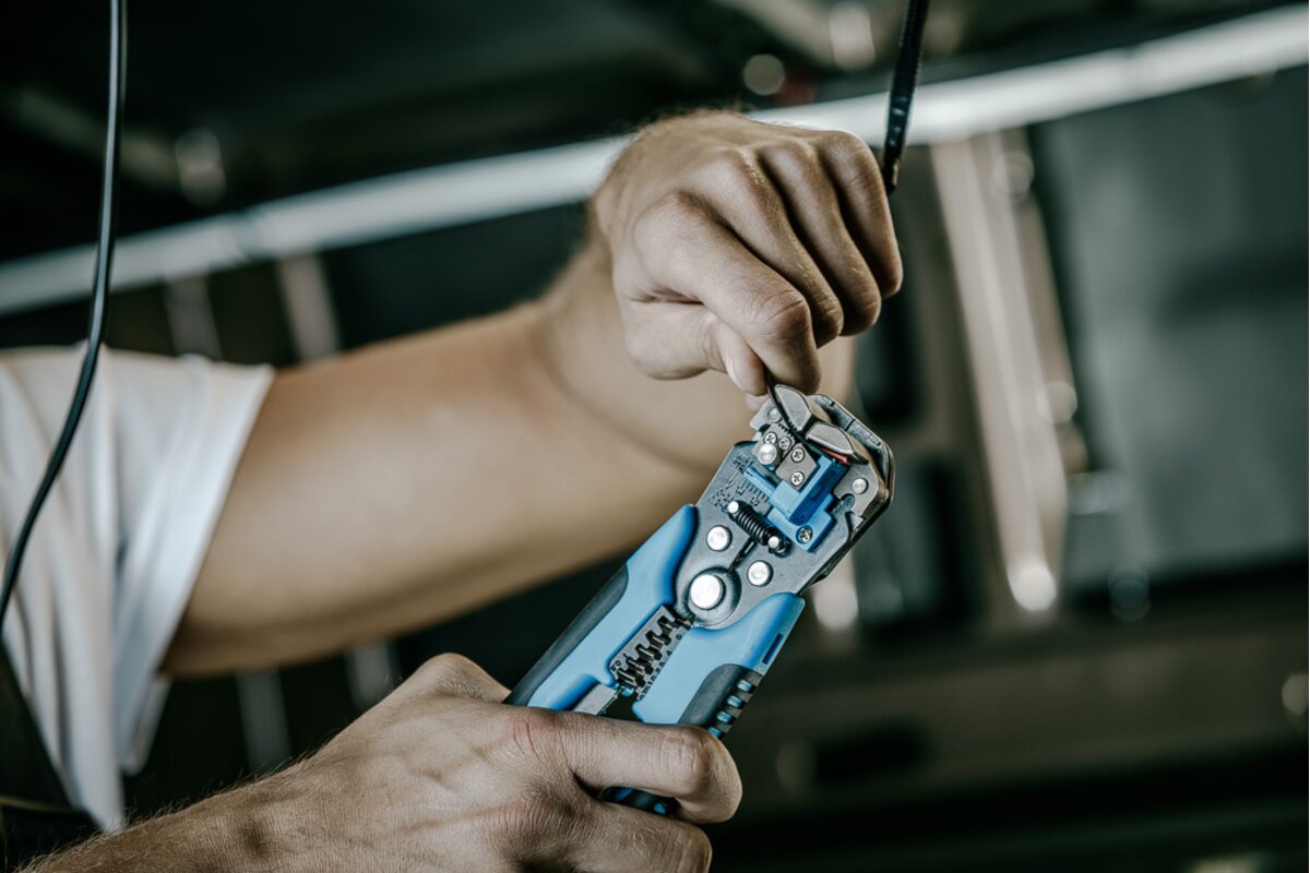 Hogert Automatic wire stripper