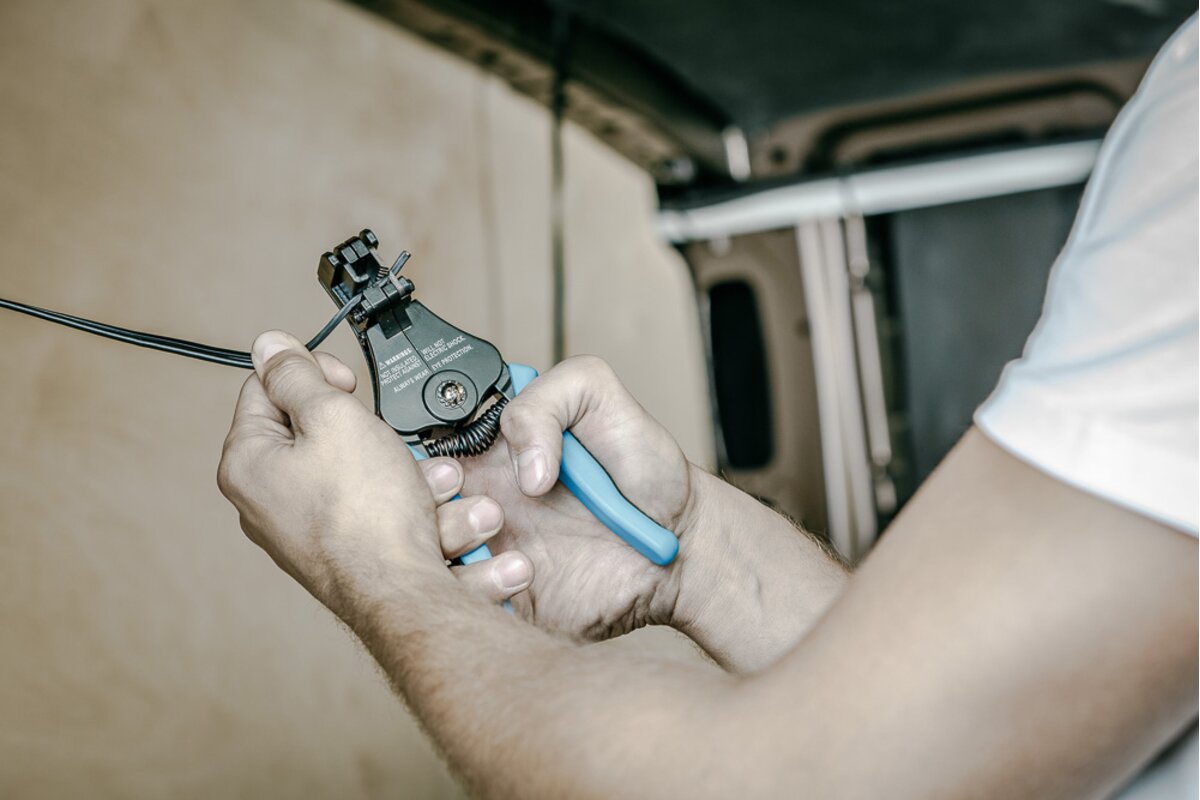 Hogert Automatic wire stripper
