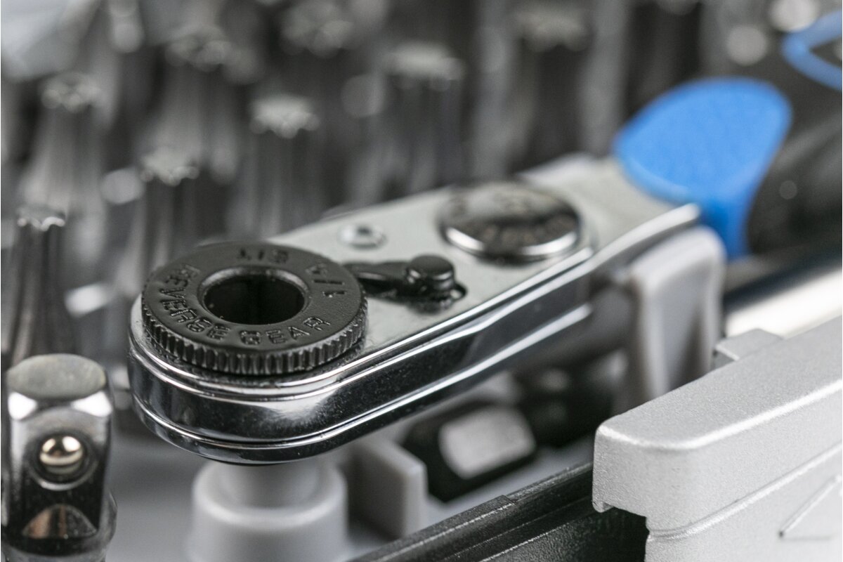 Hogert 33-piece screwdriver bits set