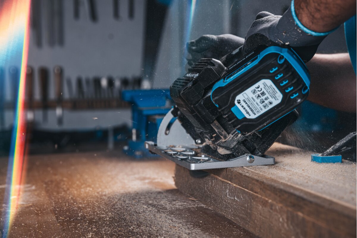 Hogert CORDLESS BRUSHLESS CIRCULAR SAW 18V