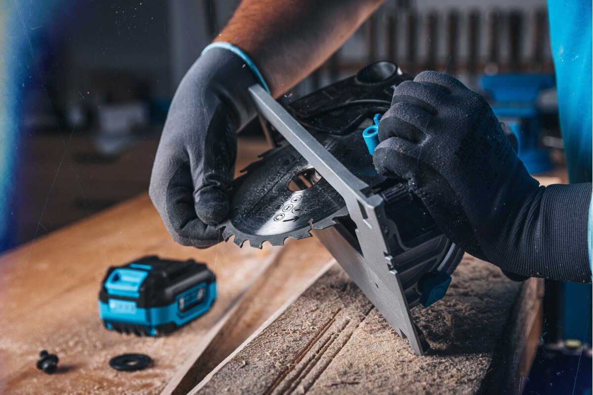 Hogert CORDLESS BRUSHLESS CIRCULAR SAW 18V