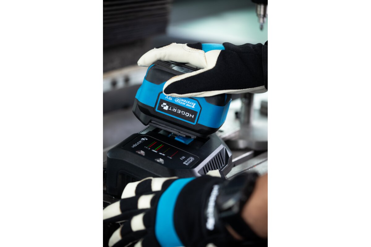 Hogert FAST CHARGER 6A 18V