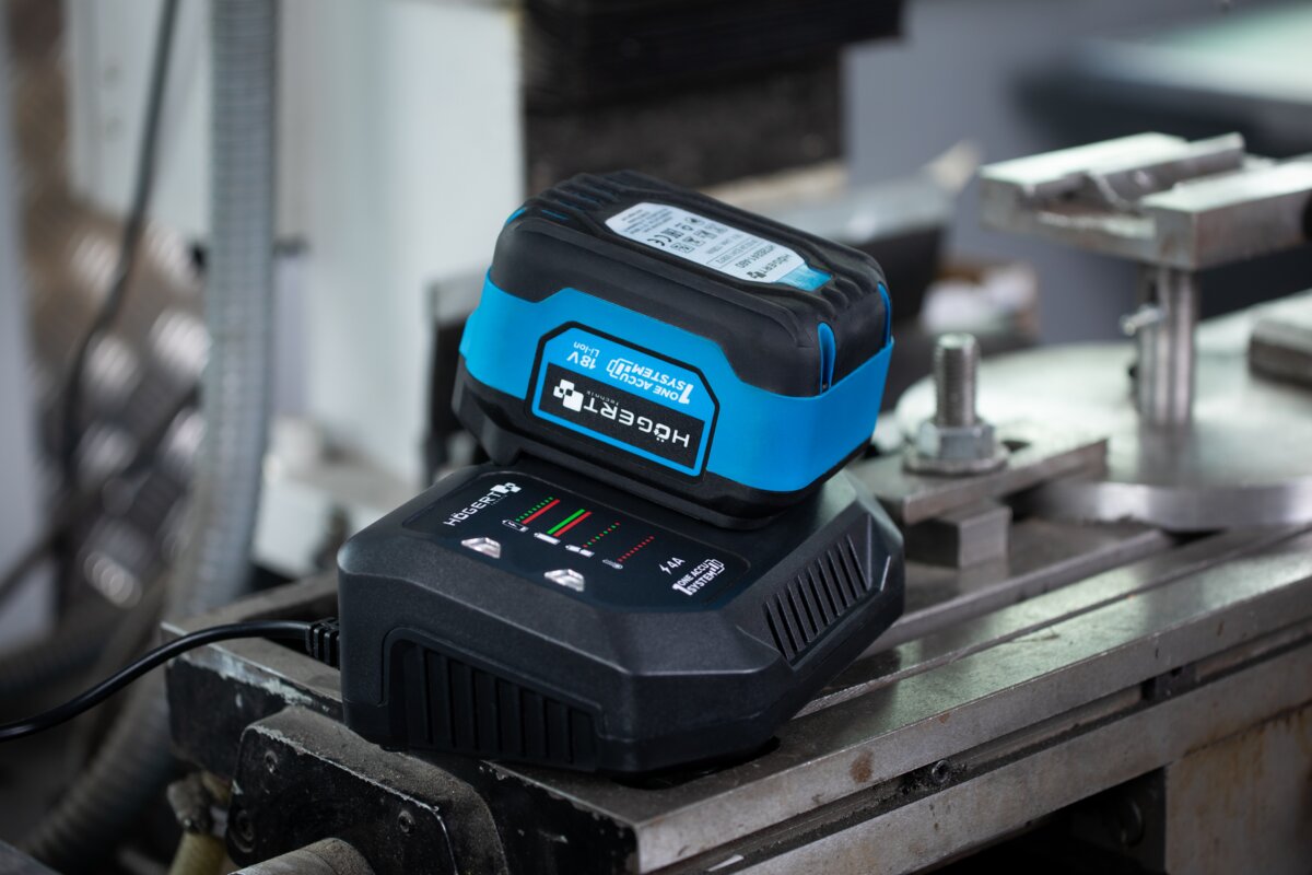 Hogert FAST CHARGER 6A 18V
