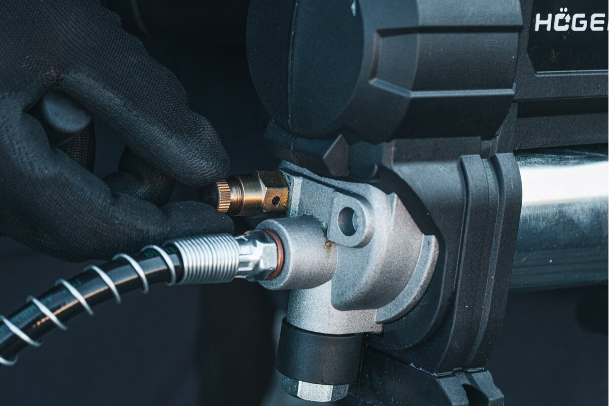 Hogert 18V cordless lubricator