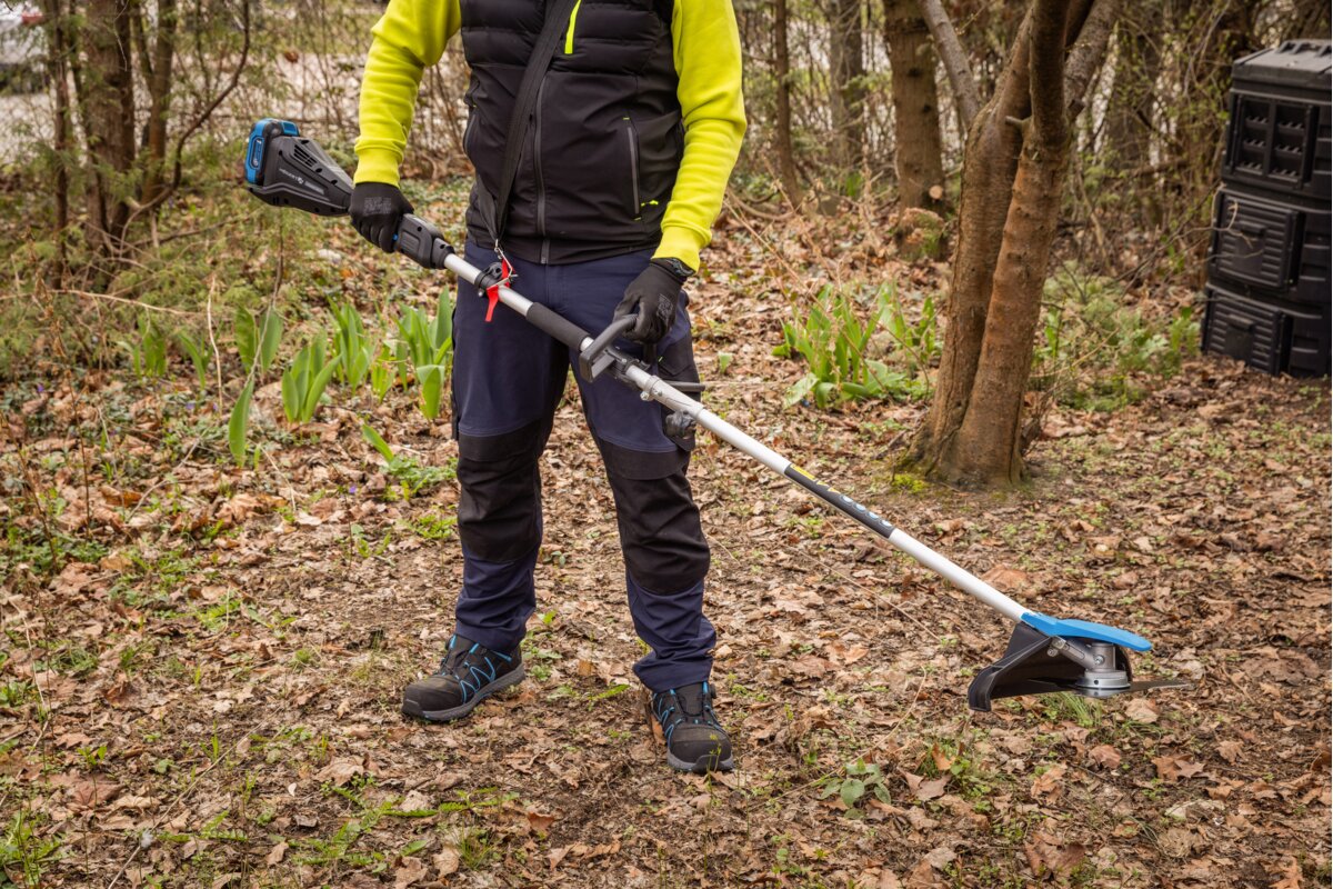 Brushless cordless scythe 18V