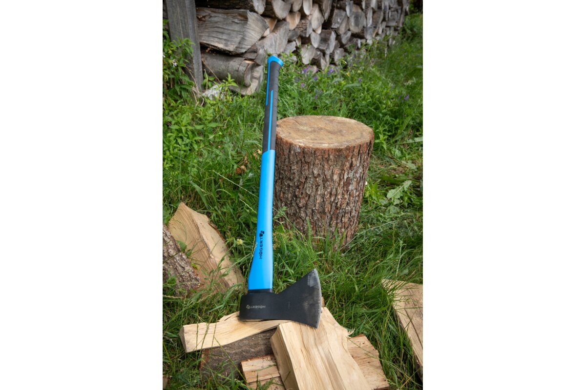 Hogert Axe 1250 g with fibreglass handle