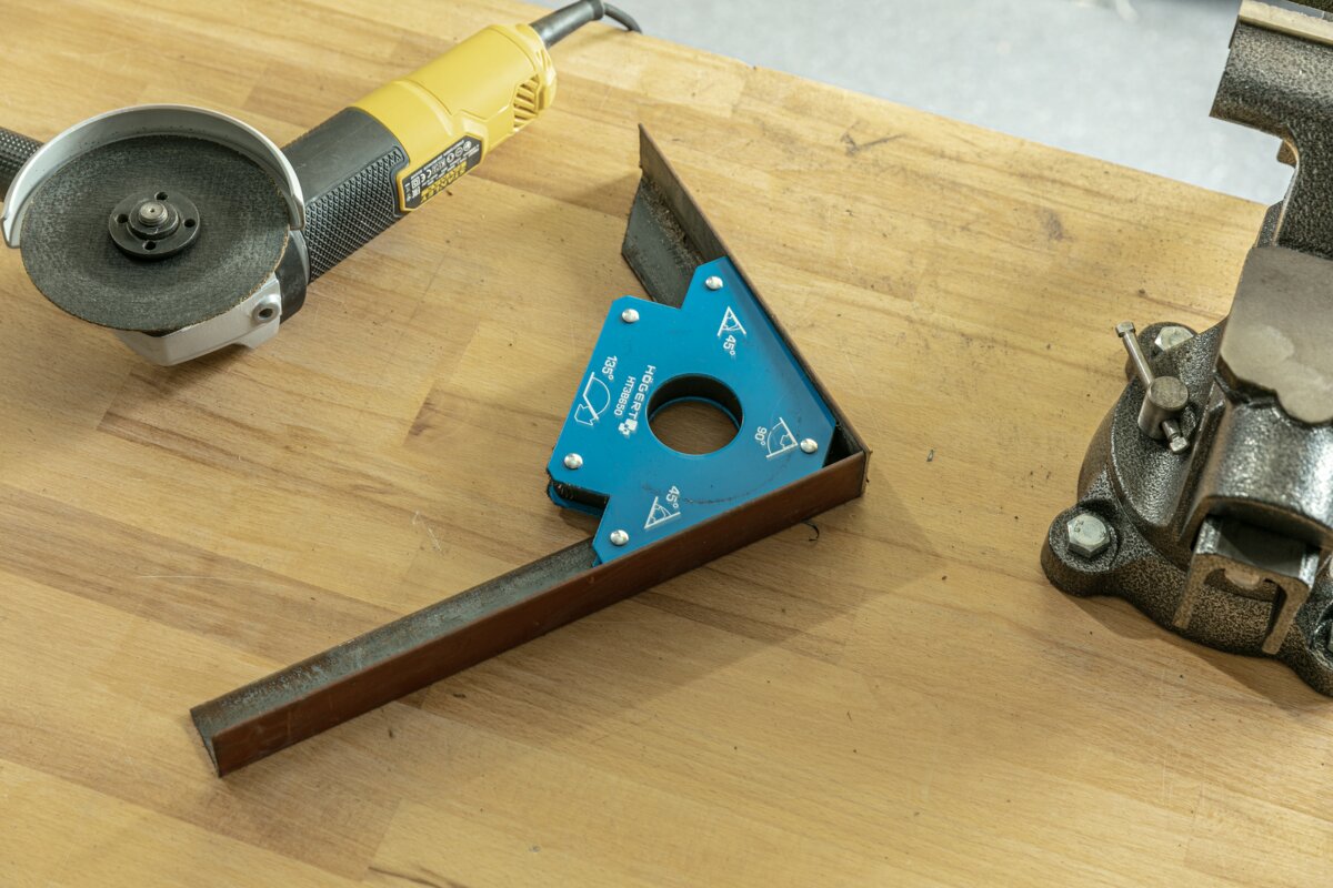 Hogert Magnetic welding angle