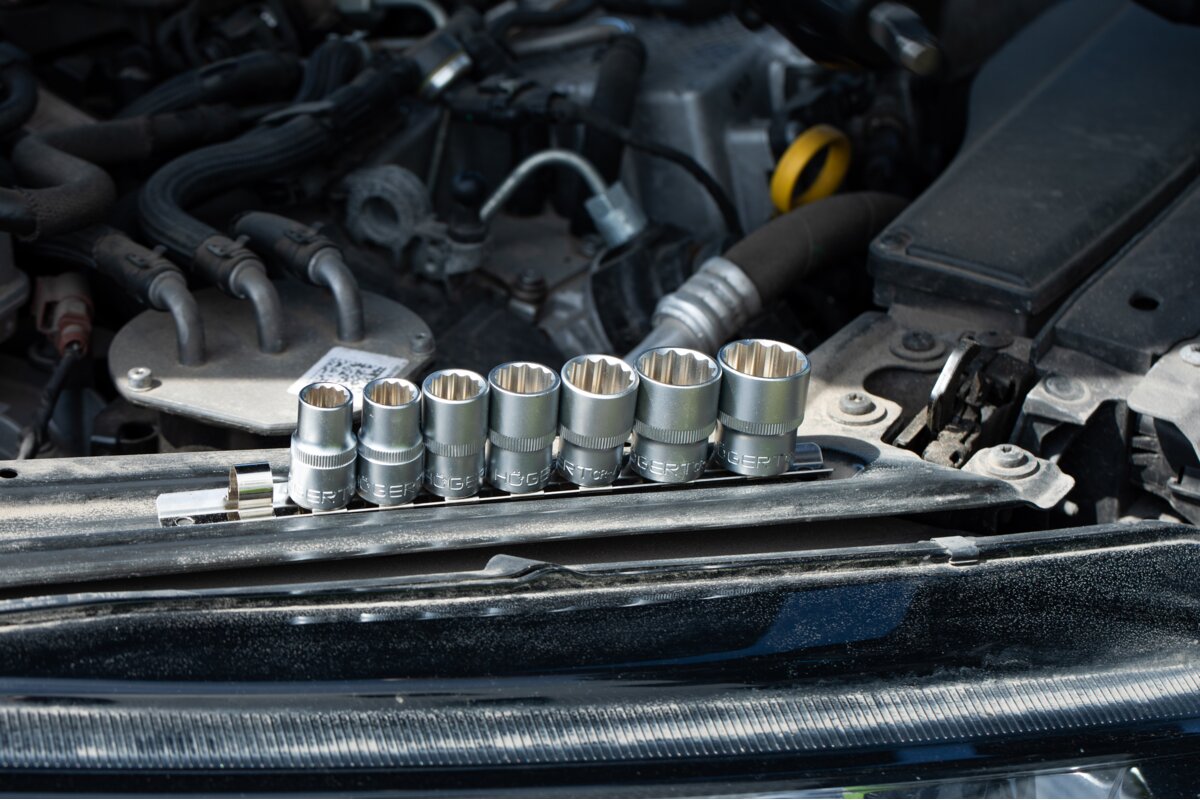 Hogert 1/2" 12-point socket wrench set. 8 pcs.