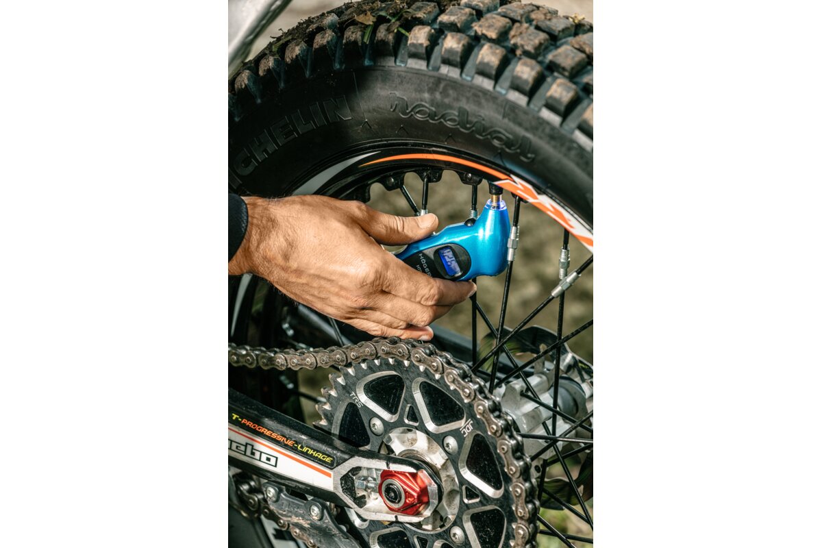 Hogert Digital tire gauge