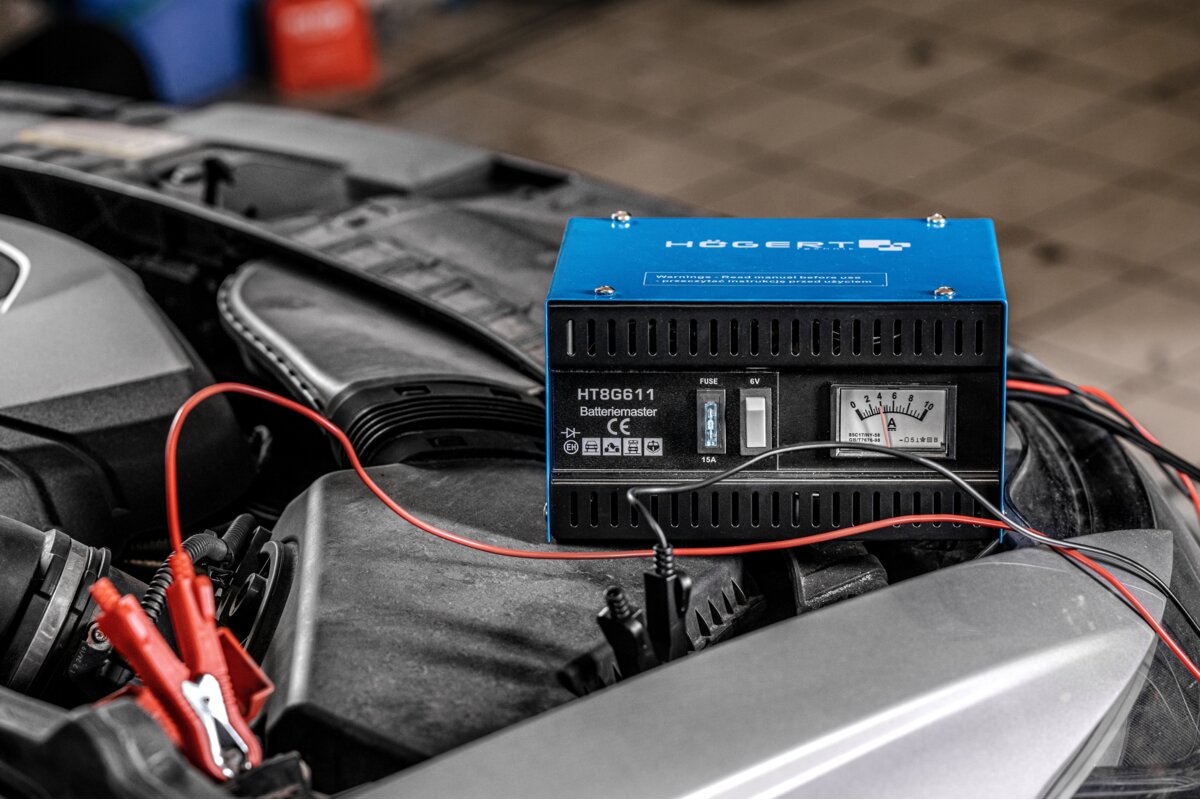 Hogert Charger 6V/12V