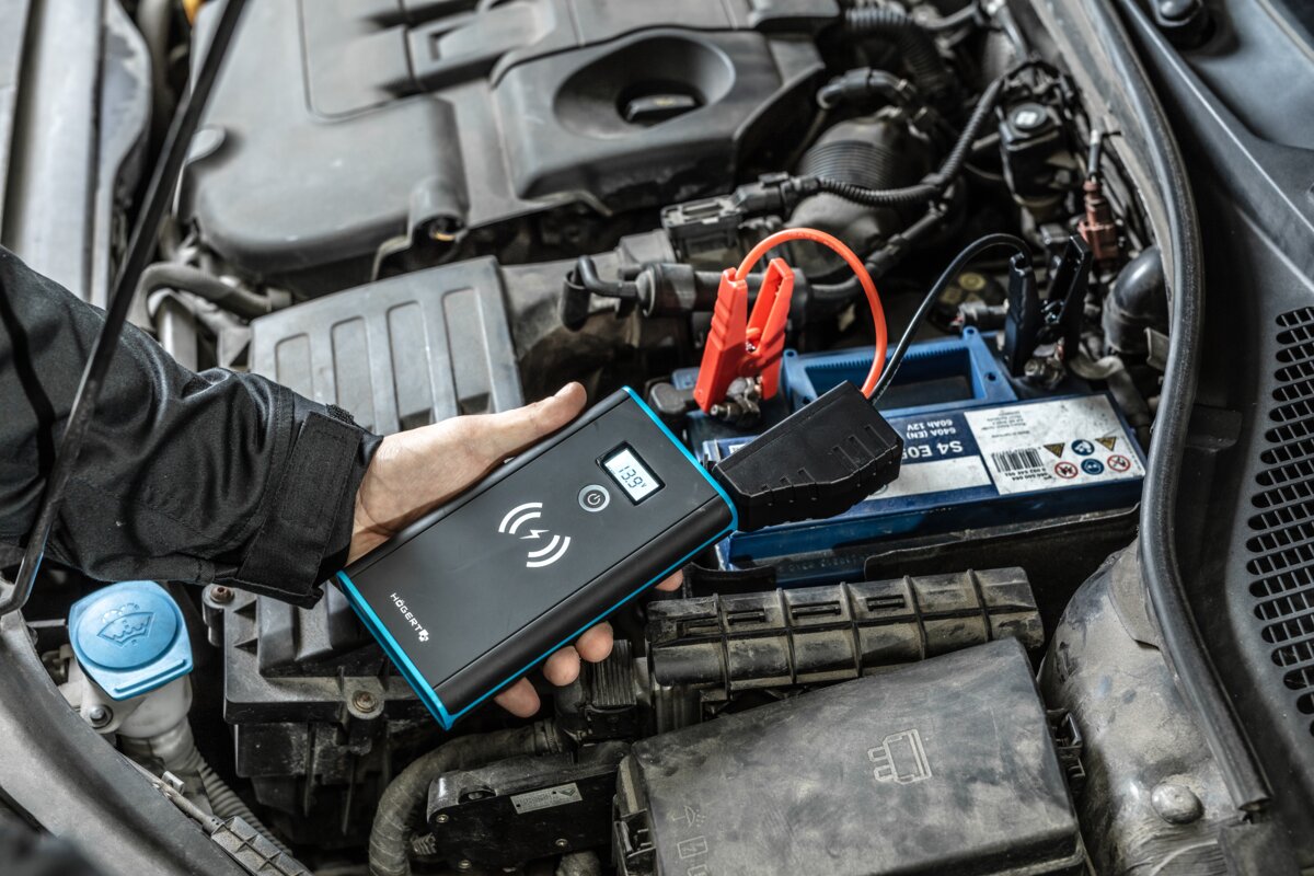Hogert Lithium jump starter 400A with 10W wireless charger