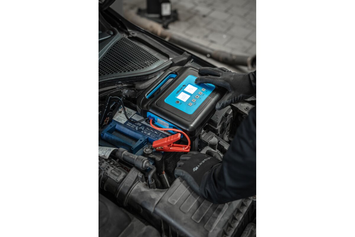 Hogert 400A jump starter with built-in compressor