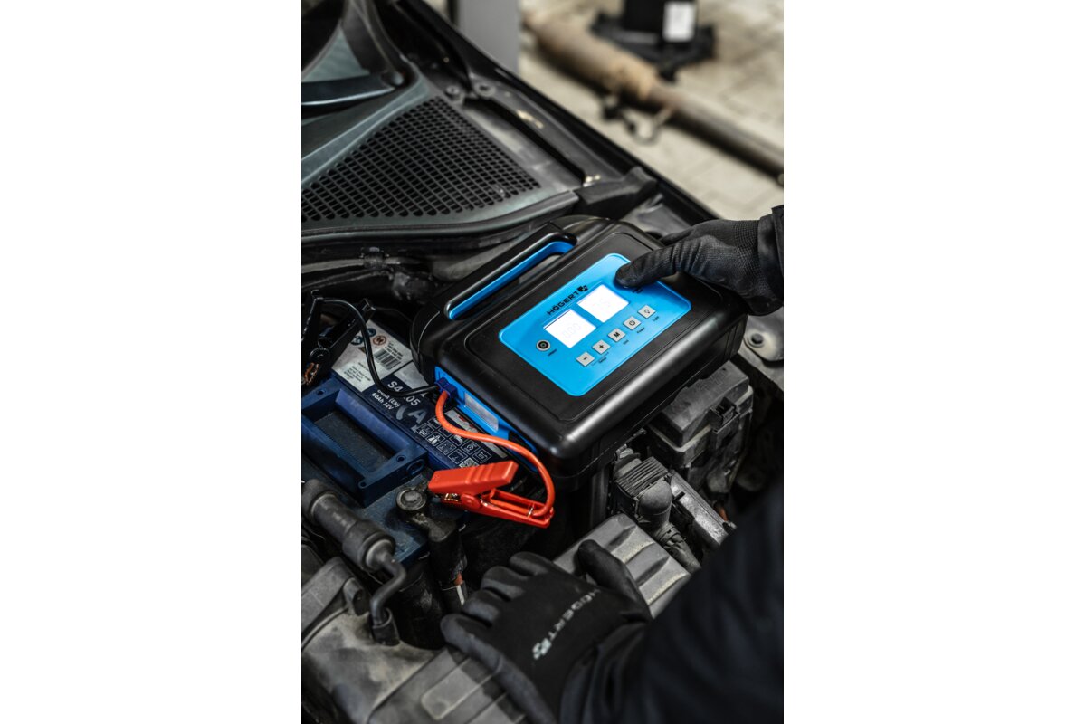 Hogert 400A jump starter with built-in compressor