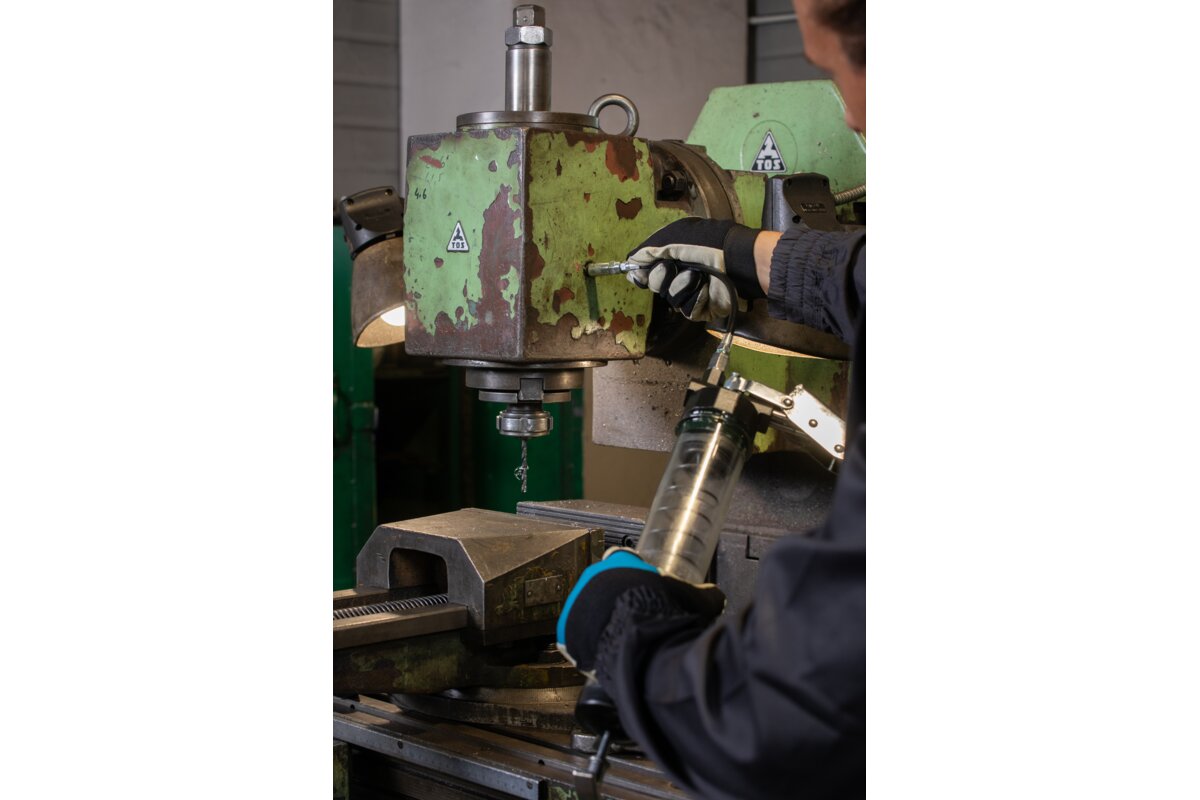 Hogert One-hand grease gun 400 ml