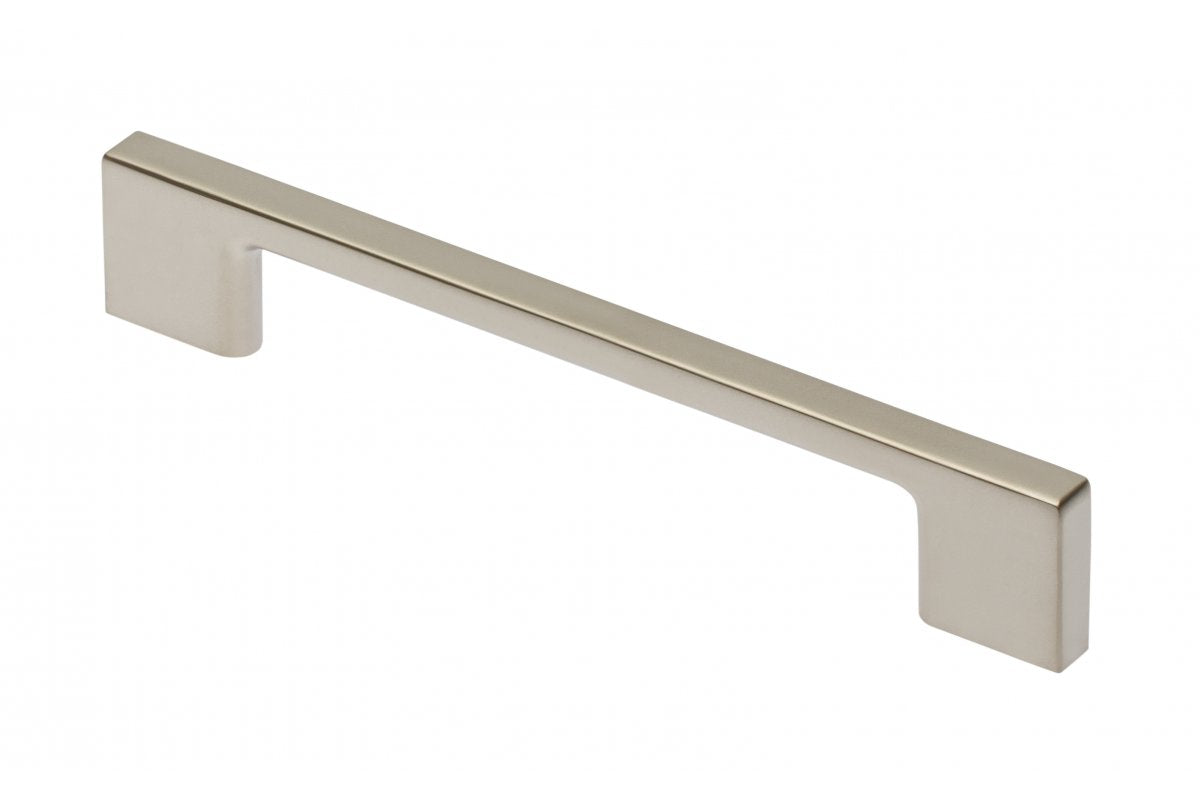 Zamak handle 819 C=128mm satin